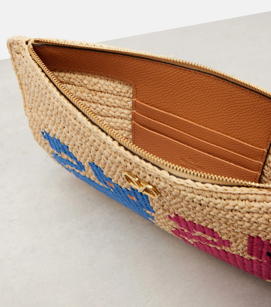 Valentino Garavani - VLogo raffia pouch