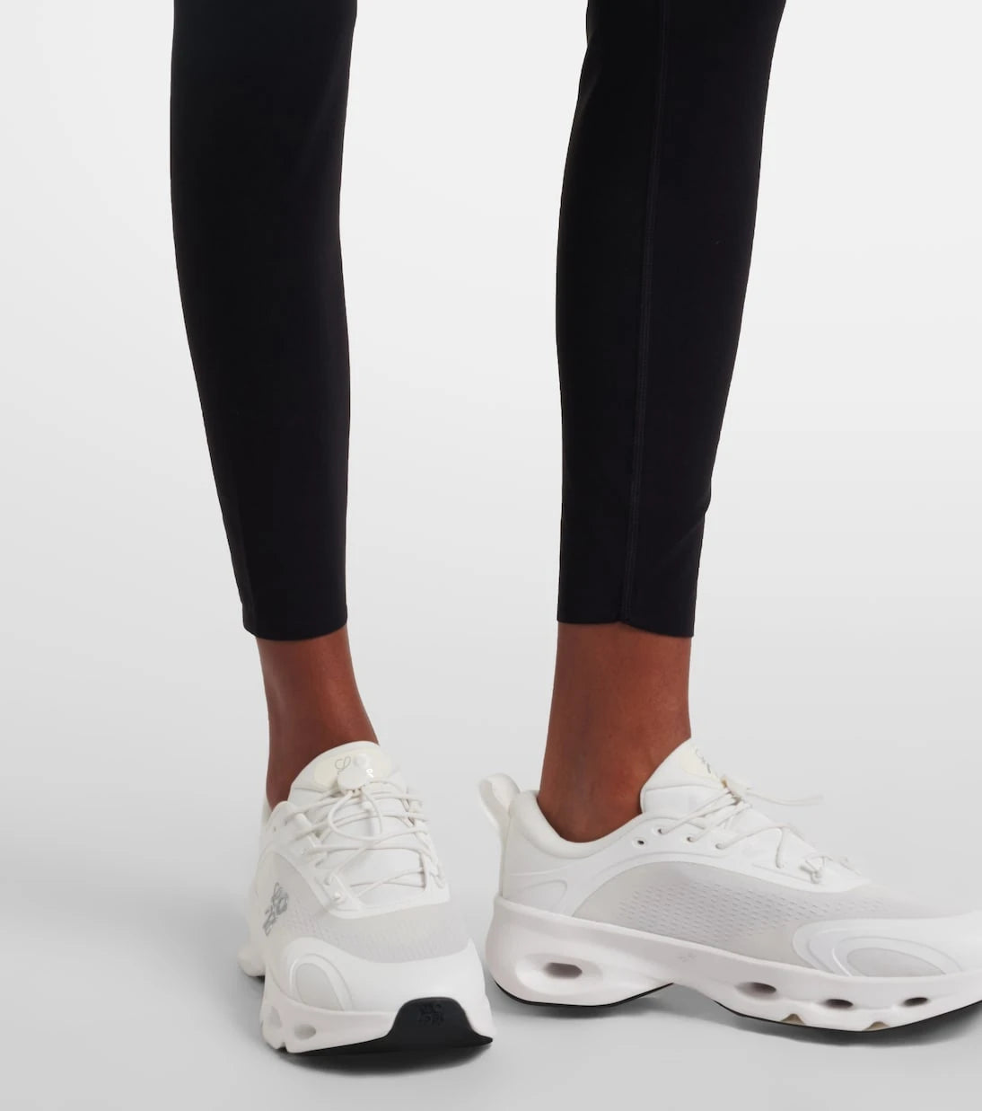 Nike - Nike Zenvy ليقنز بخصر مرتفع