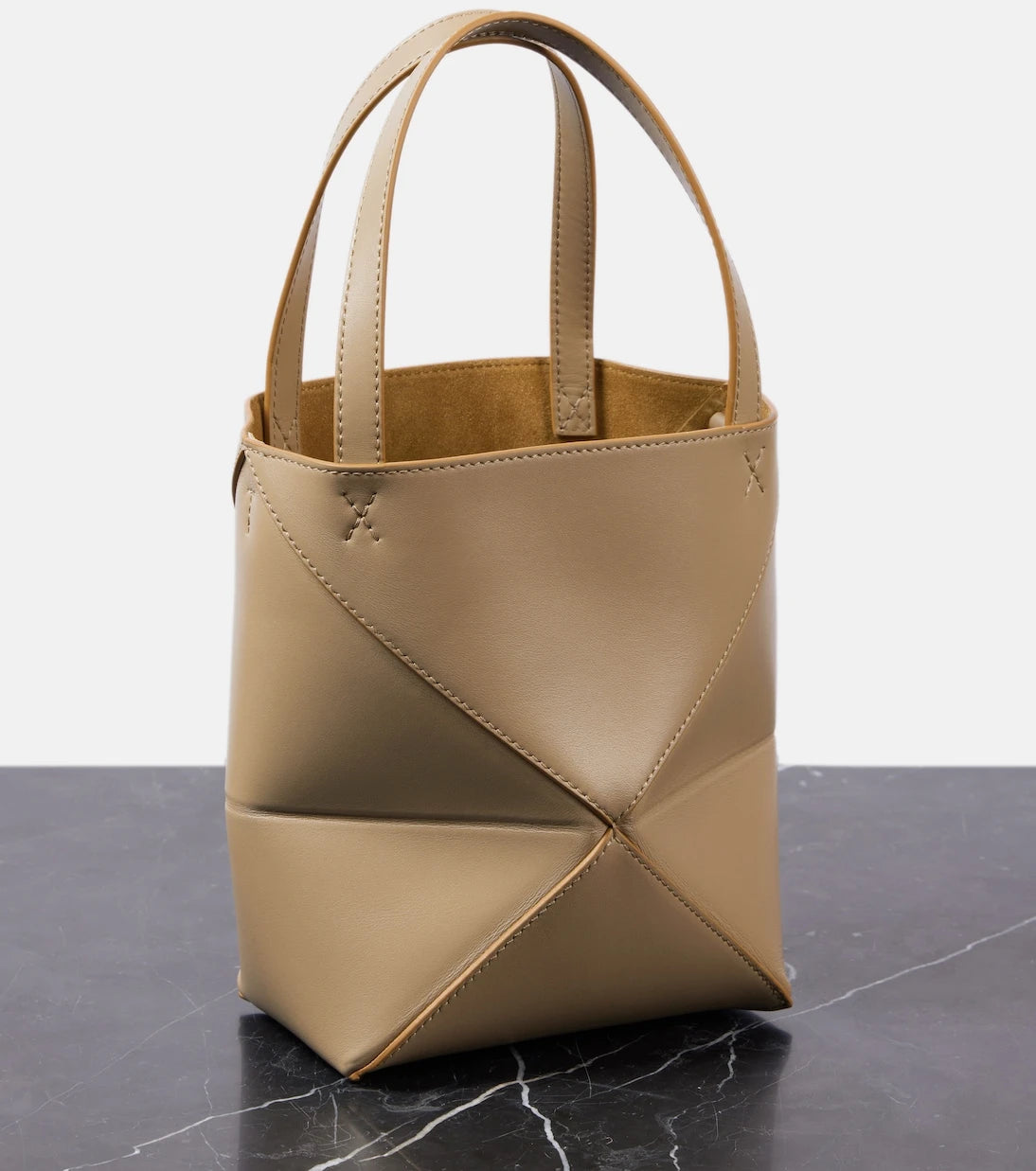 Loewe - حقيبة توت جلد ميني بازل فولد
