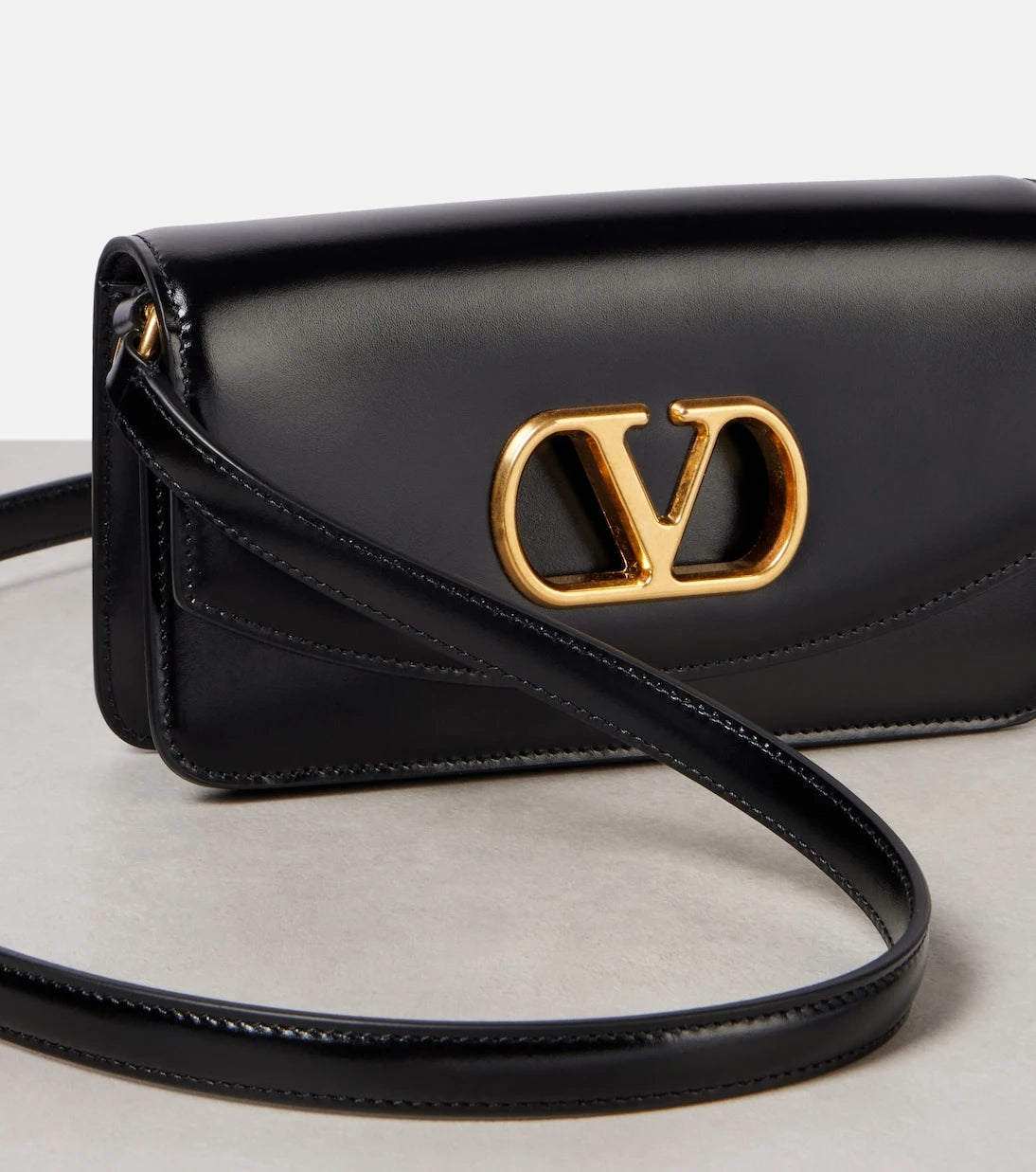 Valentino Garavani - Vain Small leather clutch