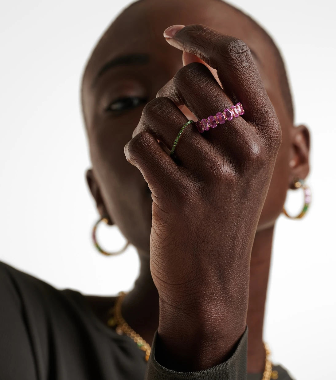 Shay Jewelry - خاتم إترنيتي من الذهب عيار 18 قيراطًا مرصّع بالياقوت