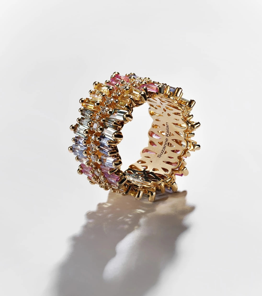 Suzanne Kalan - 18kt gold ring with diamonds and sapphires