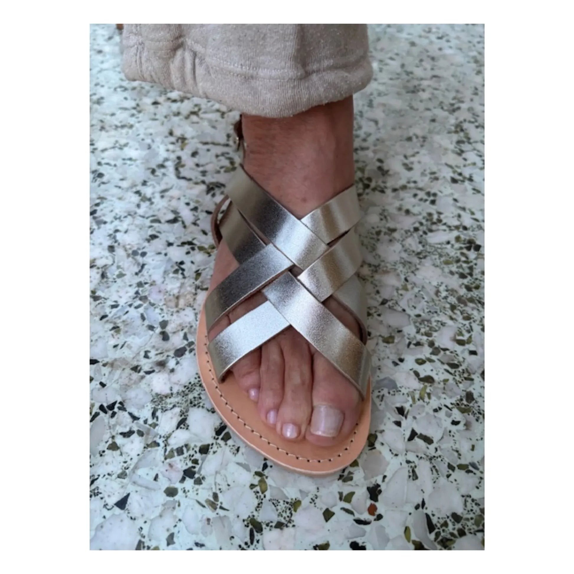 Théluto - Rome Metallic Sandals | Gold