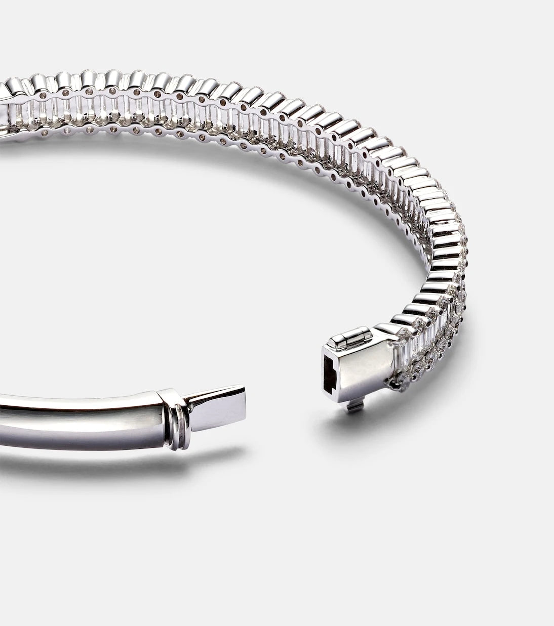 Bucherer Fine Jewellery - 18kt white gold bangle with diamonds