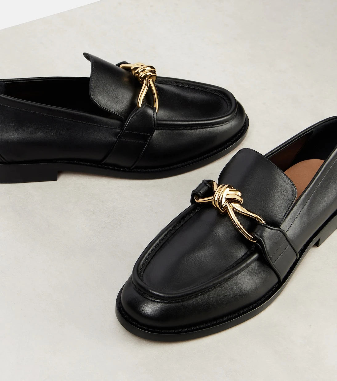 Bottega Veneta - حذاء لوفرز أستير نوت الجلدي