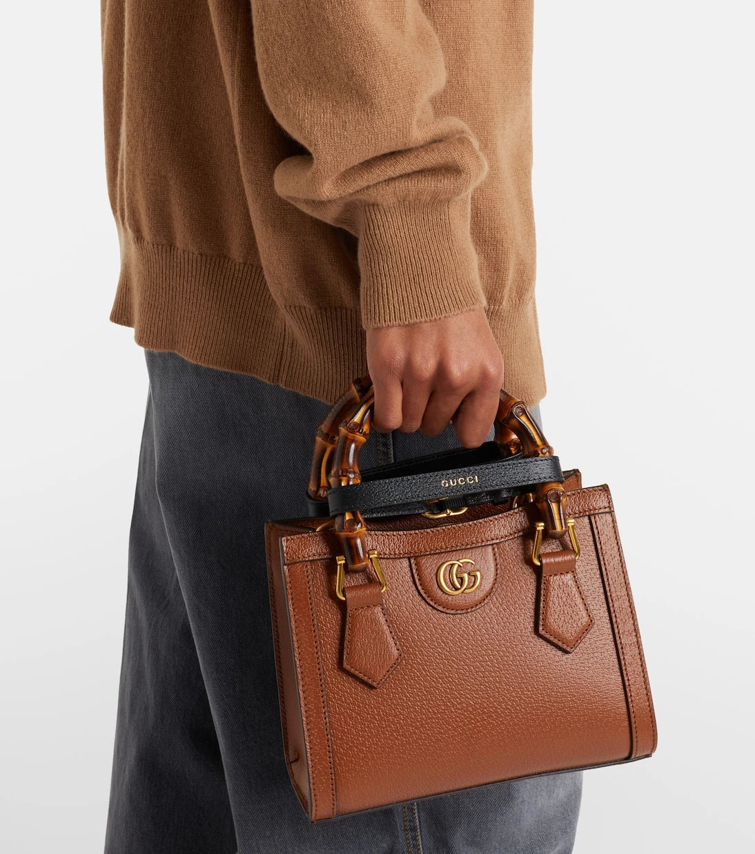 Gucci - حقيبة غوتشي ديانا الصغيرة بمقبض علوي من الجلد