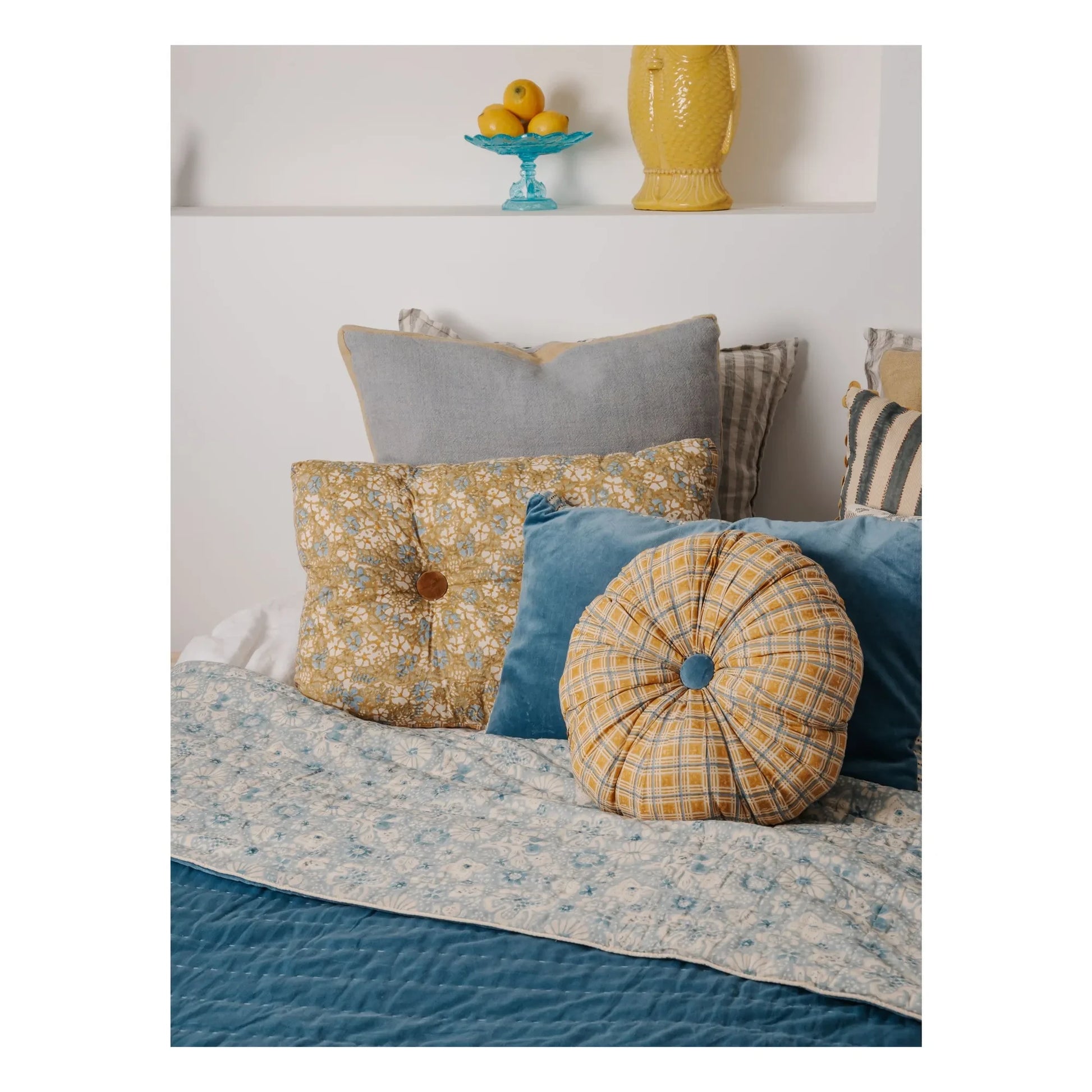 Le Monde Sauvage - Boréal Florence cushion | Yellow
