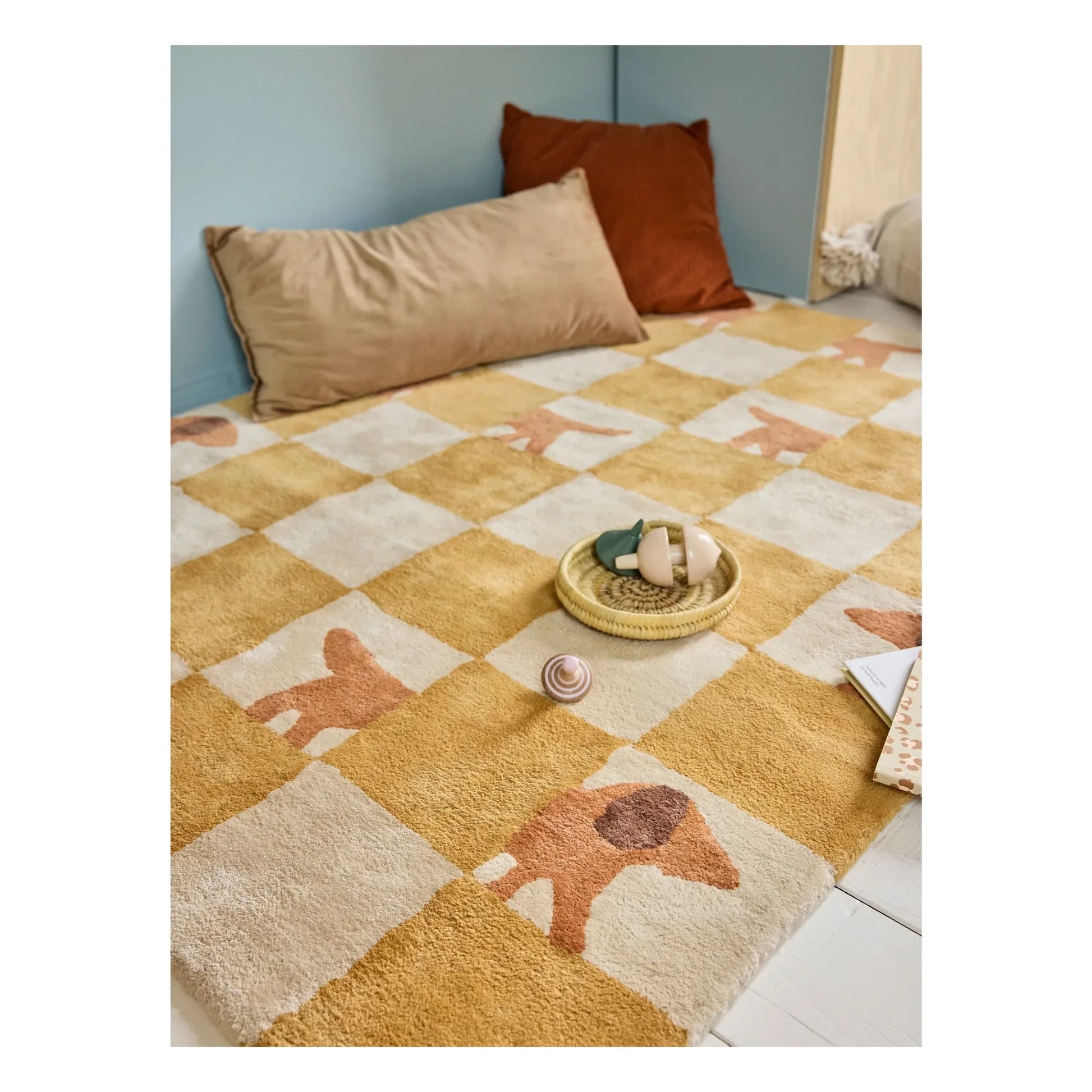 Bleuu-studio - Walter Damier rug | Ochre