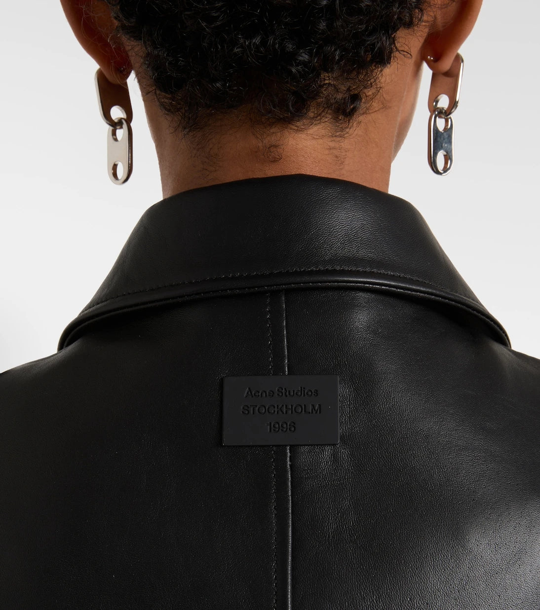 Acne Studios - سترة راكب الدراجة النارية كبيرة الحجم من الجلد