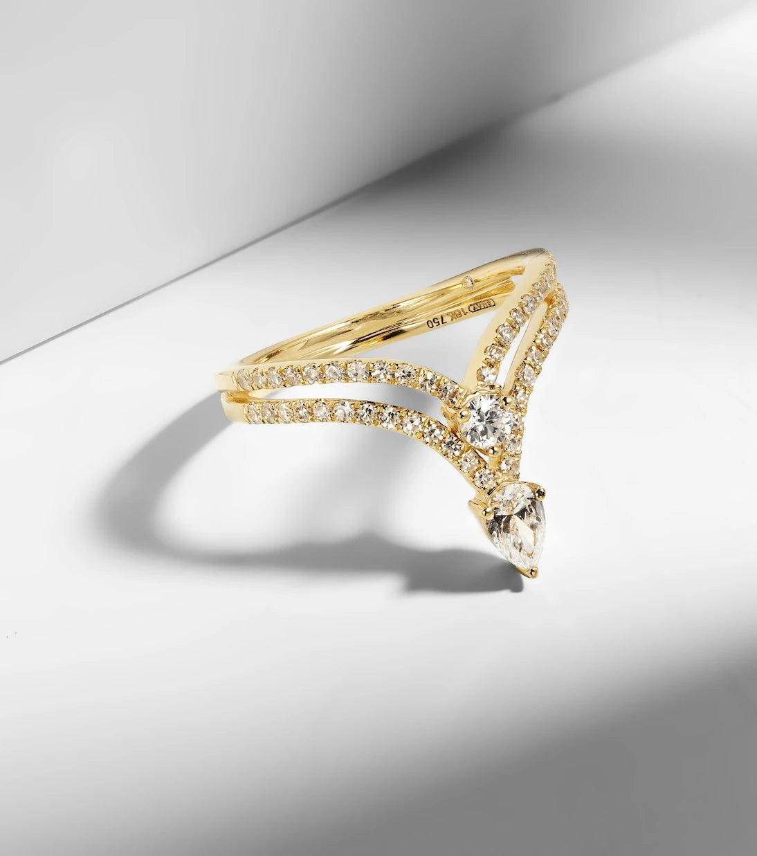 Shay Jewelry - خاتم بنصر مرصع بالألماس من الذهب عيار 18 قيراطاً