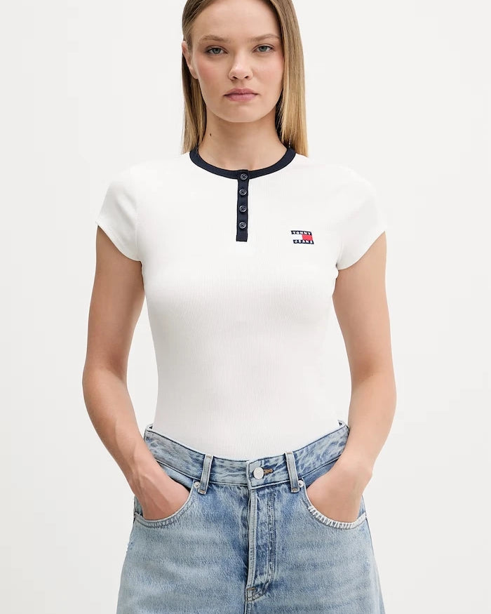 Tommy Jeans pamuklu kadın tişört