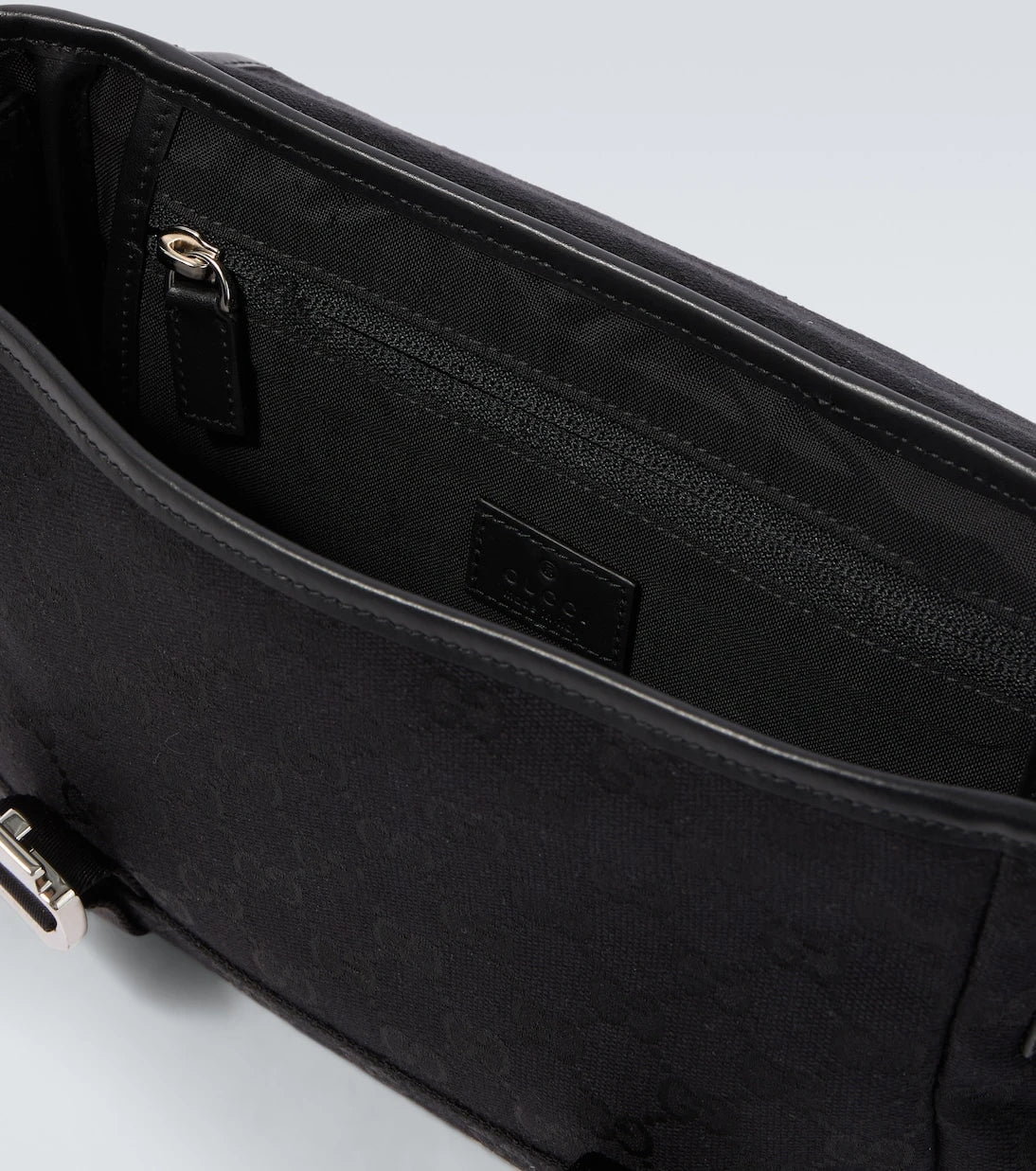 Gucci - GG messenger bag