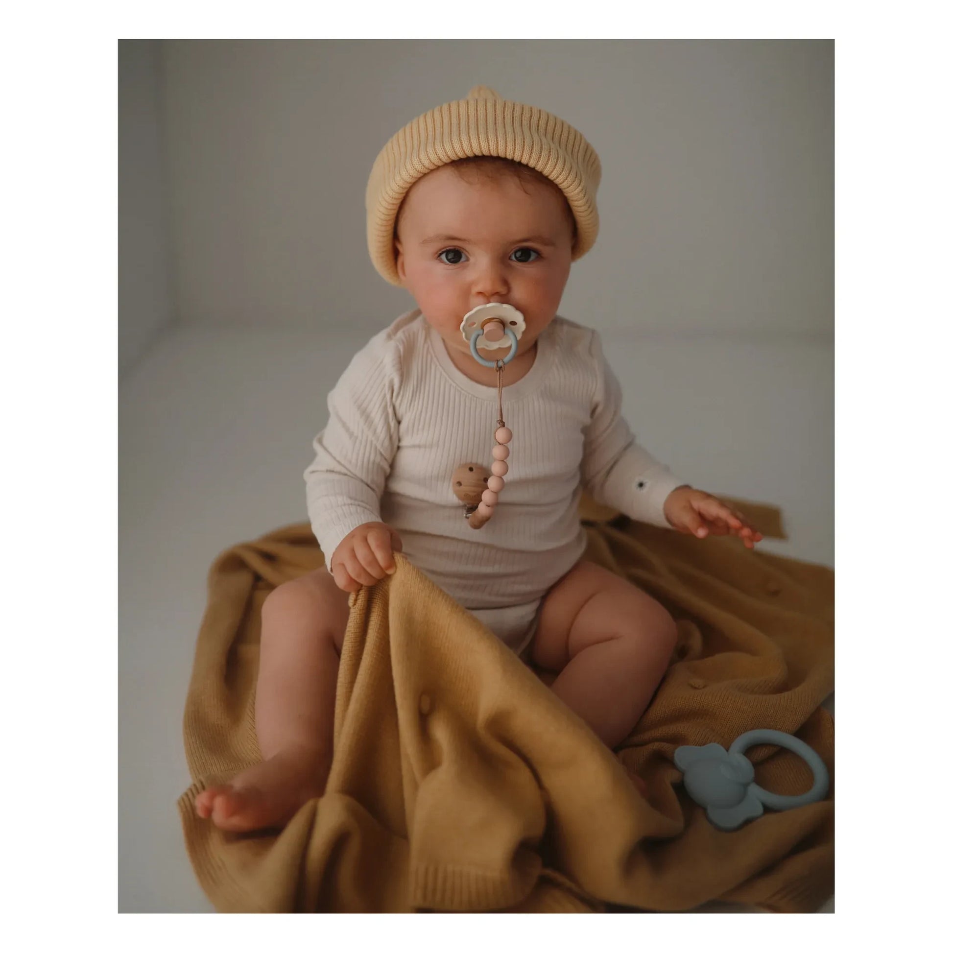 Mushie - Eva Dummy Clip | Blush