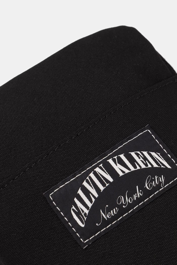 Calvin Klein omuz çantası