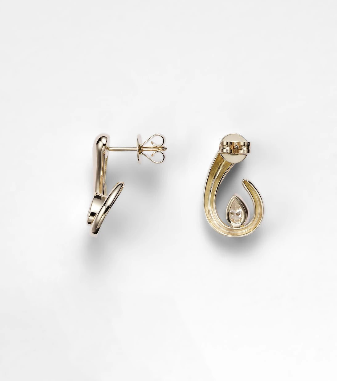 Shay Jewelry - أقراط من الذهب عيار 18 قيراطًا مرصعة بالألماس