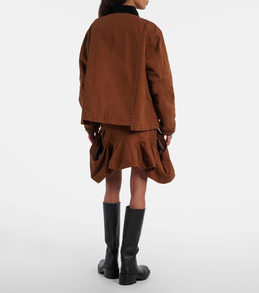 Sacai - جاكيت بافر من قماش الكانفاس القطني بتعاون مع Carhartt