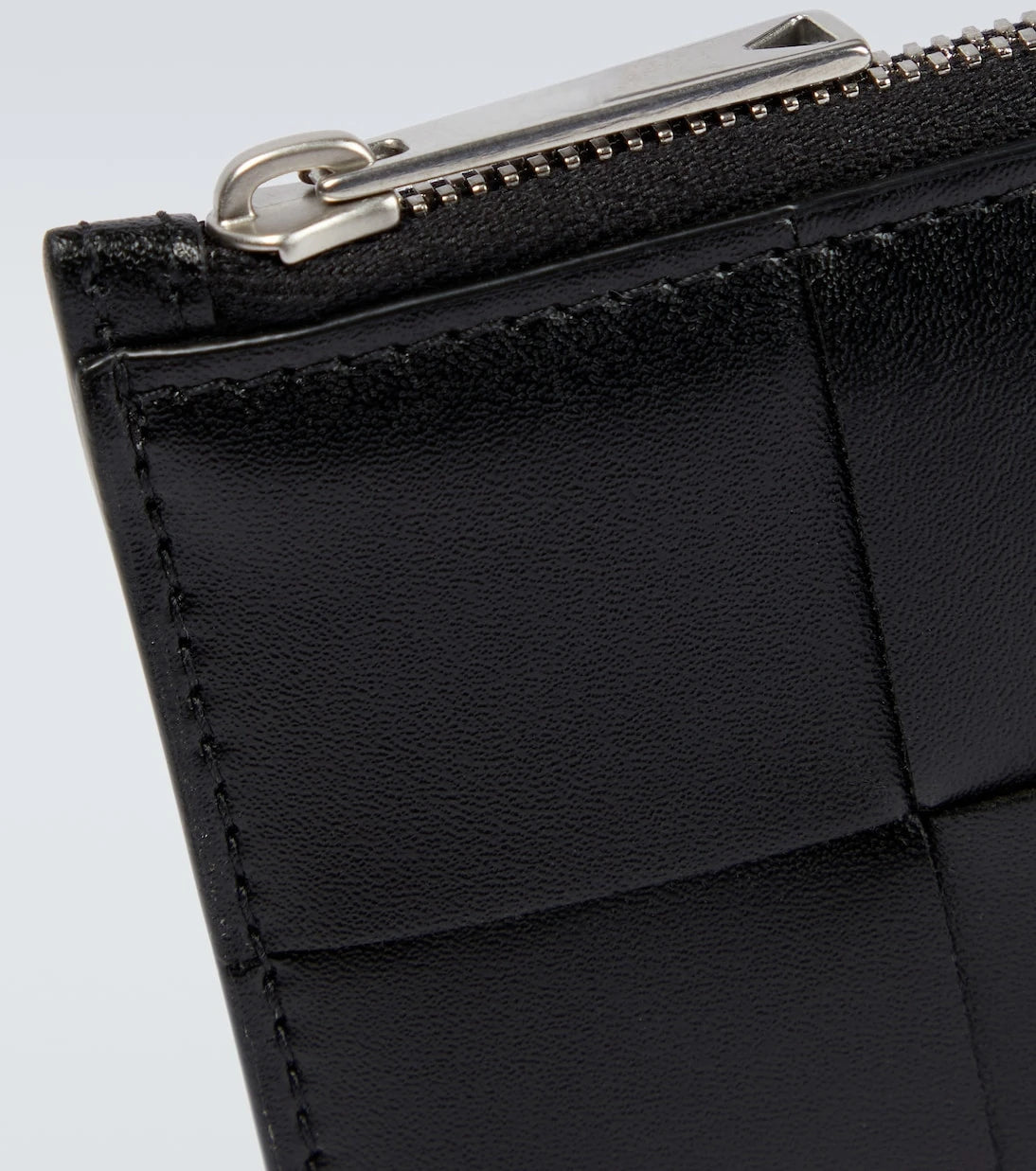 Bottega Veneta - حافظة بطاقات جلد إنتريتشو