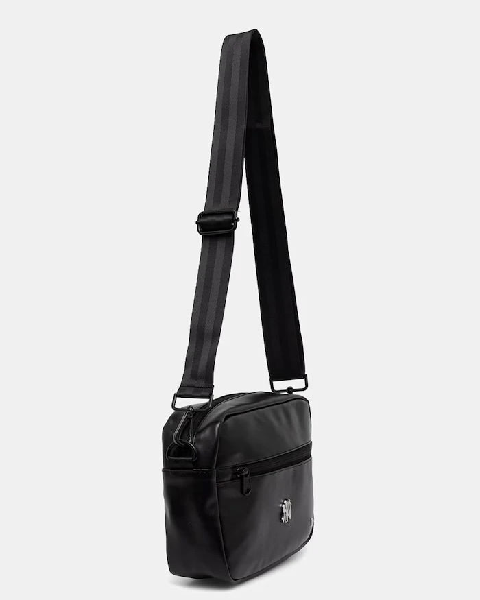 New Era suni deri omuz çantası CAMERA BAG NYY