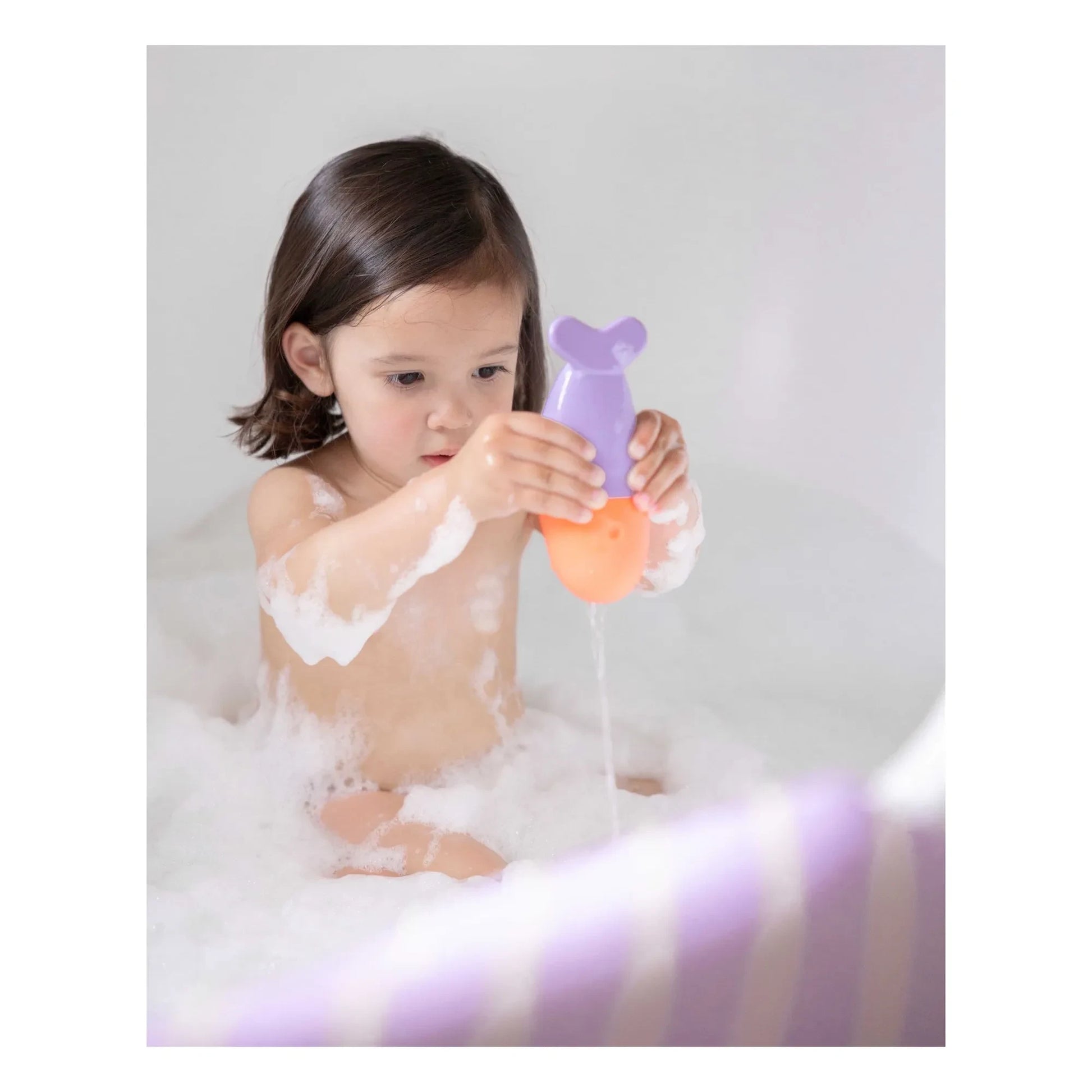 Quut - Squeezi Whale bath toy | Lilac