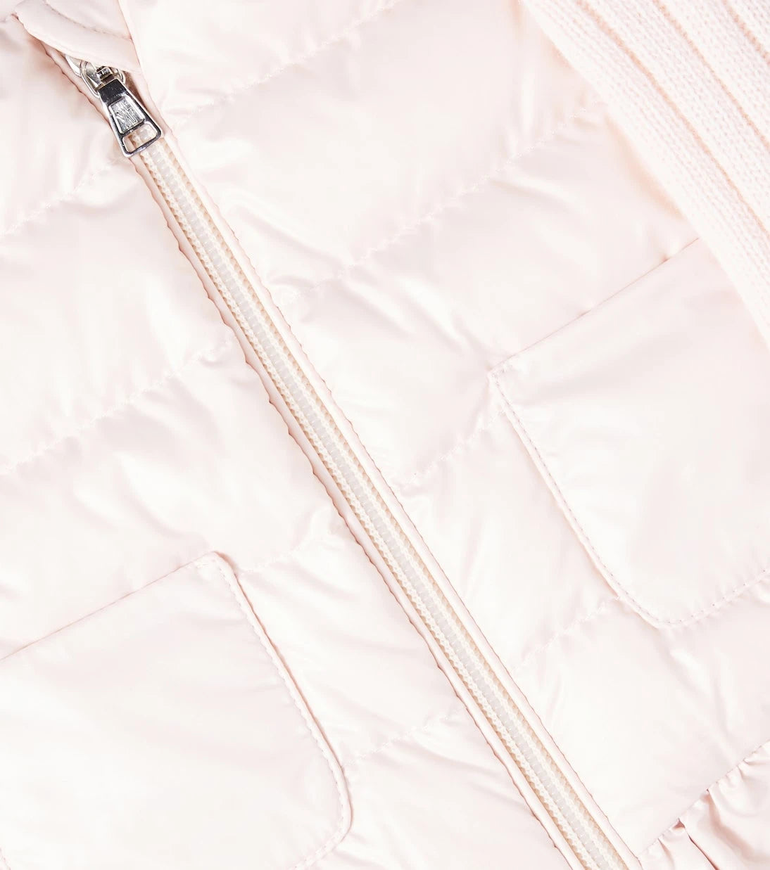 Moncler Enfant - جاكيت أطفال مبطن بالريش ومزين بكشكشة