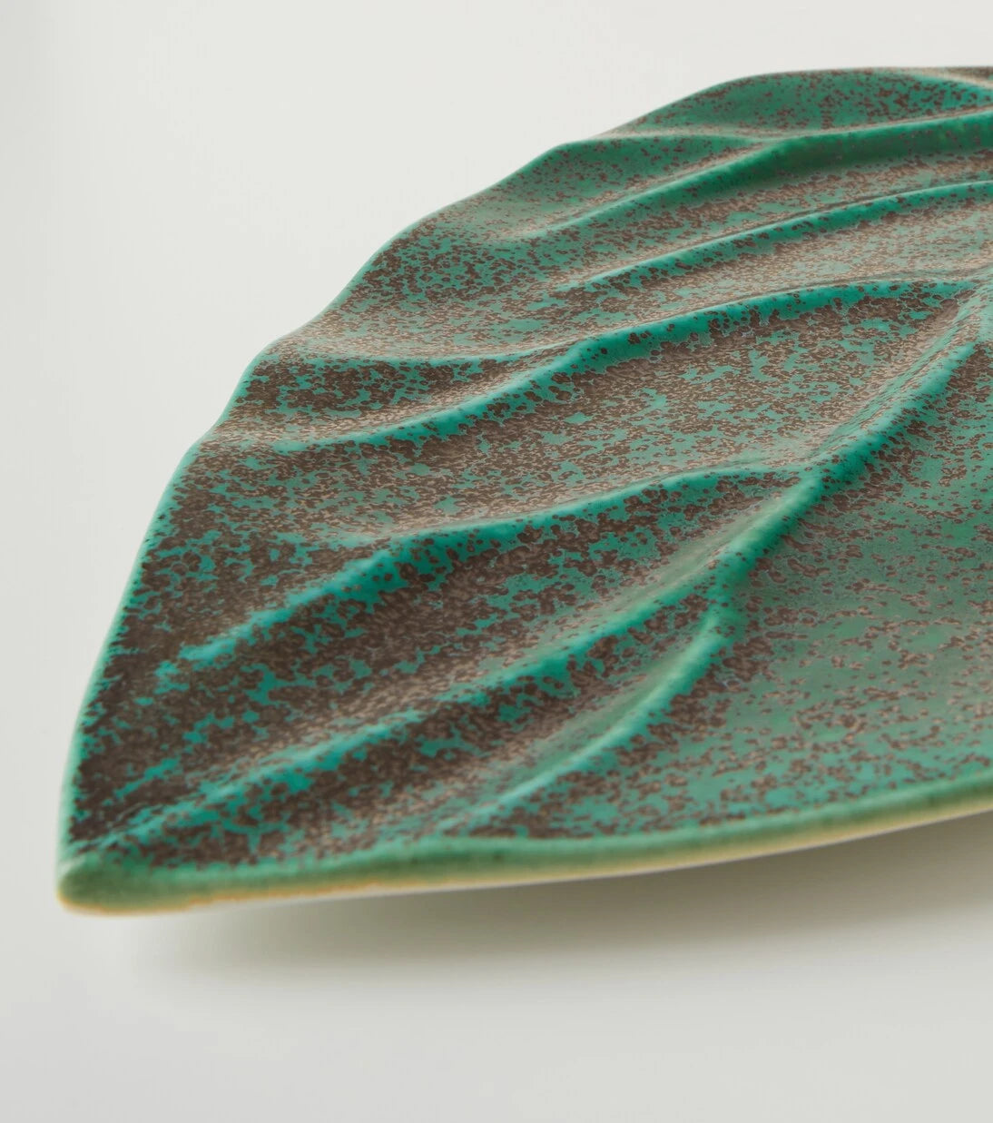 L'Objet - طبق سيراميك Cenote Leaf
