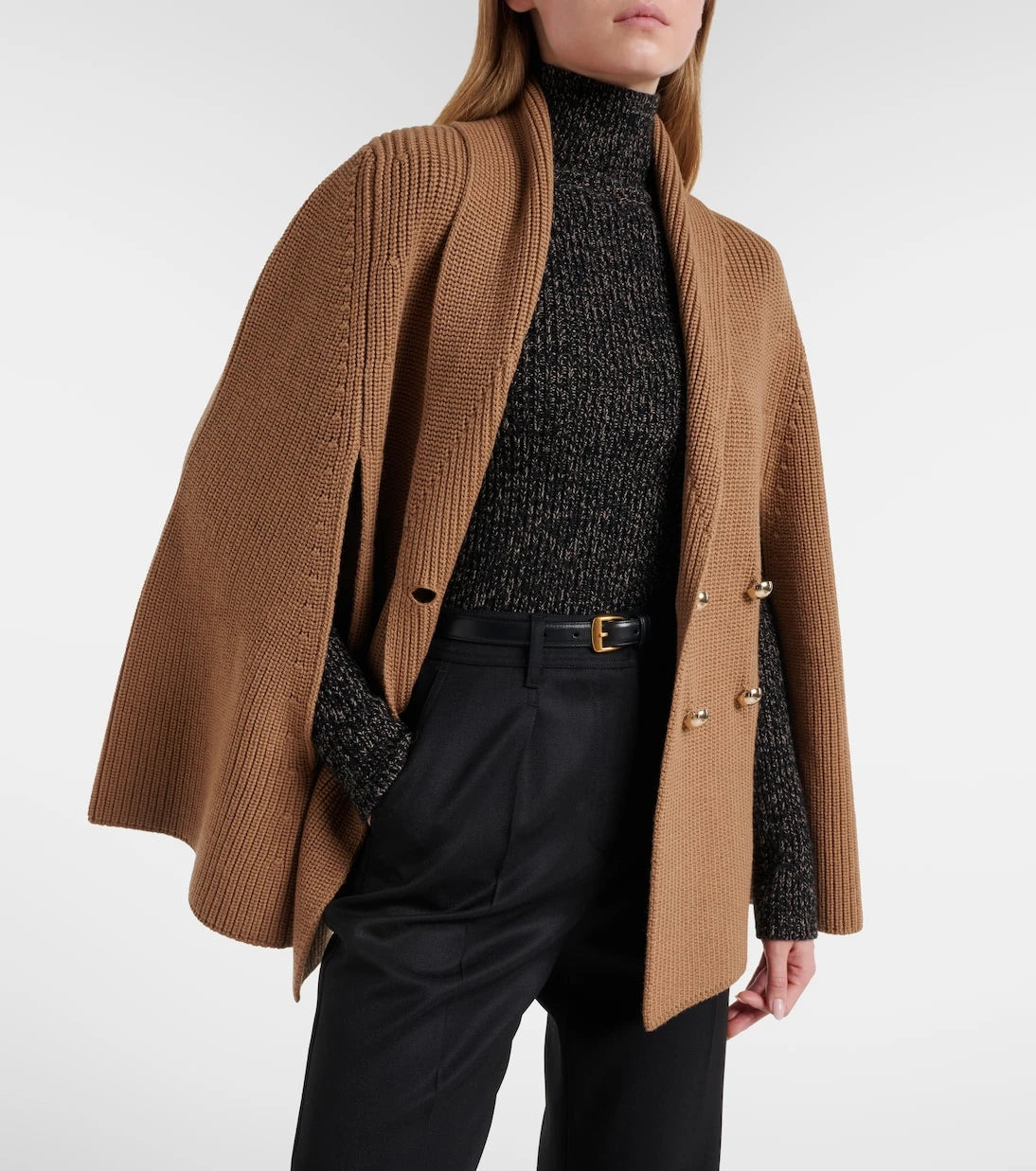 Max Mara - كاب أجينزيا من صوف الفيرجن بقصة صفين أزرار