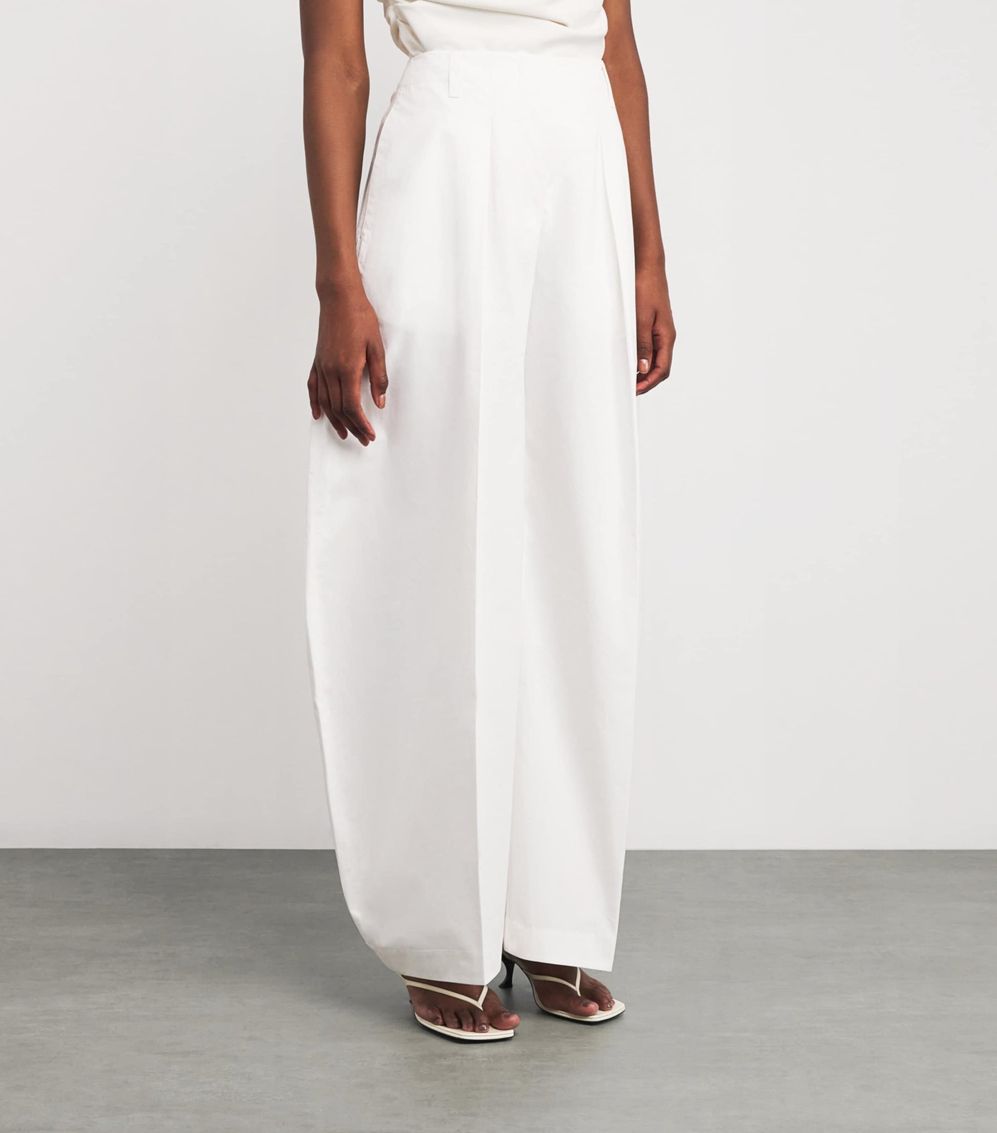 White Twill Pleated Ovalo Trousers