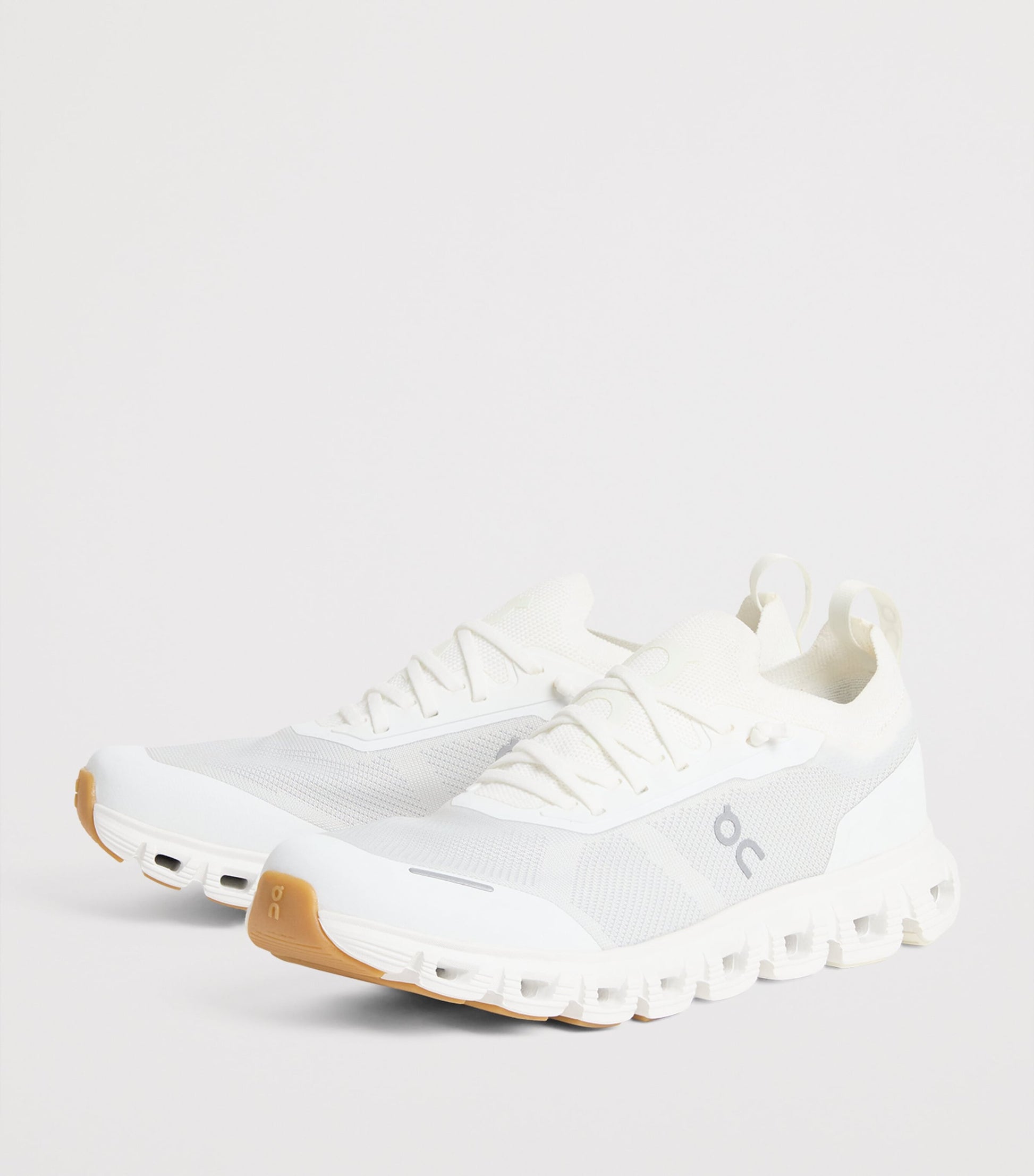 White Cloud 6 Versa Trainers