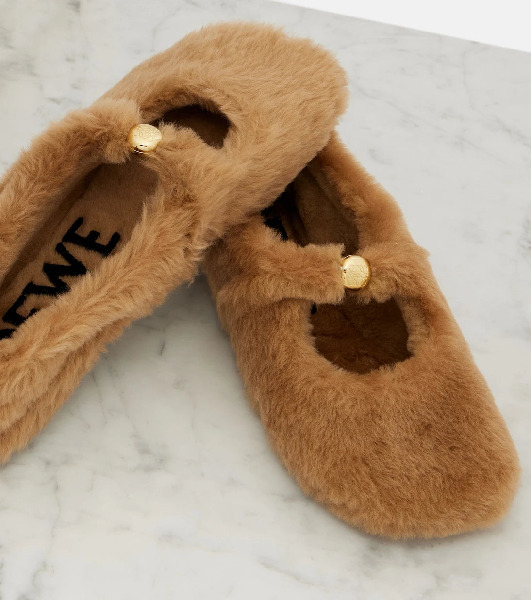 Loewe - حذاء ماري جين مسطح من جلد الغنم الناعم Pebble