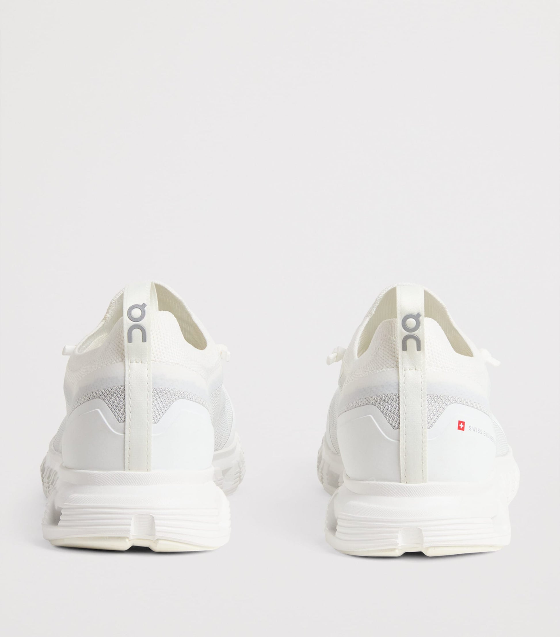White Cloud 6 Versa Trainers