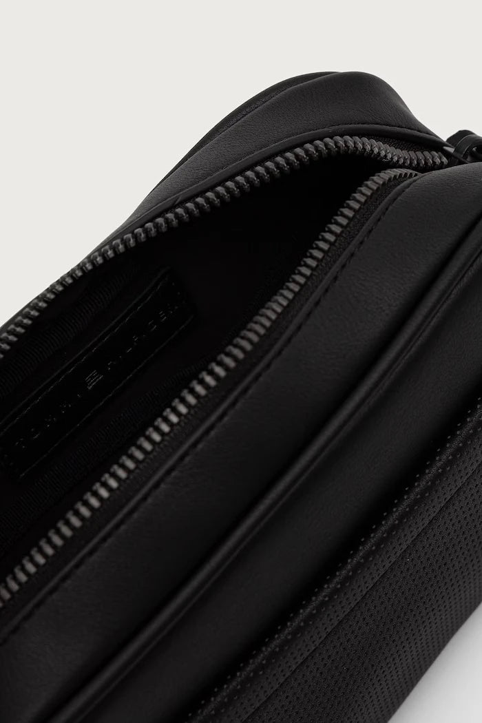 Tommy Hilfiger erkek suni deri omuz çantası