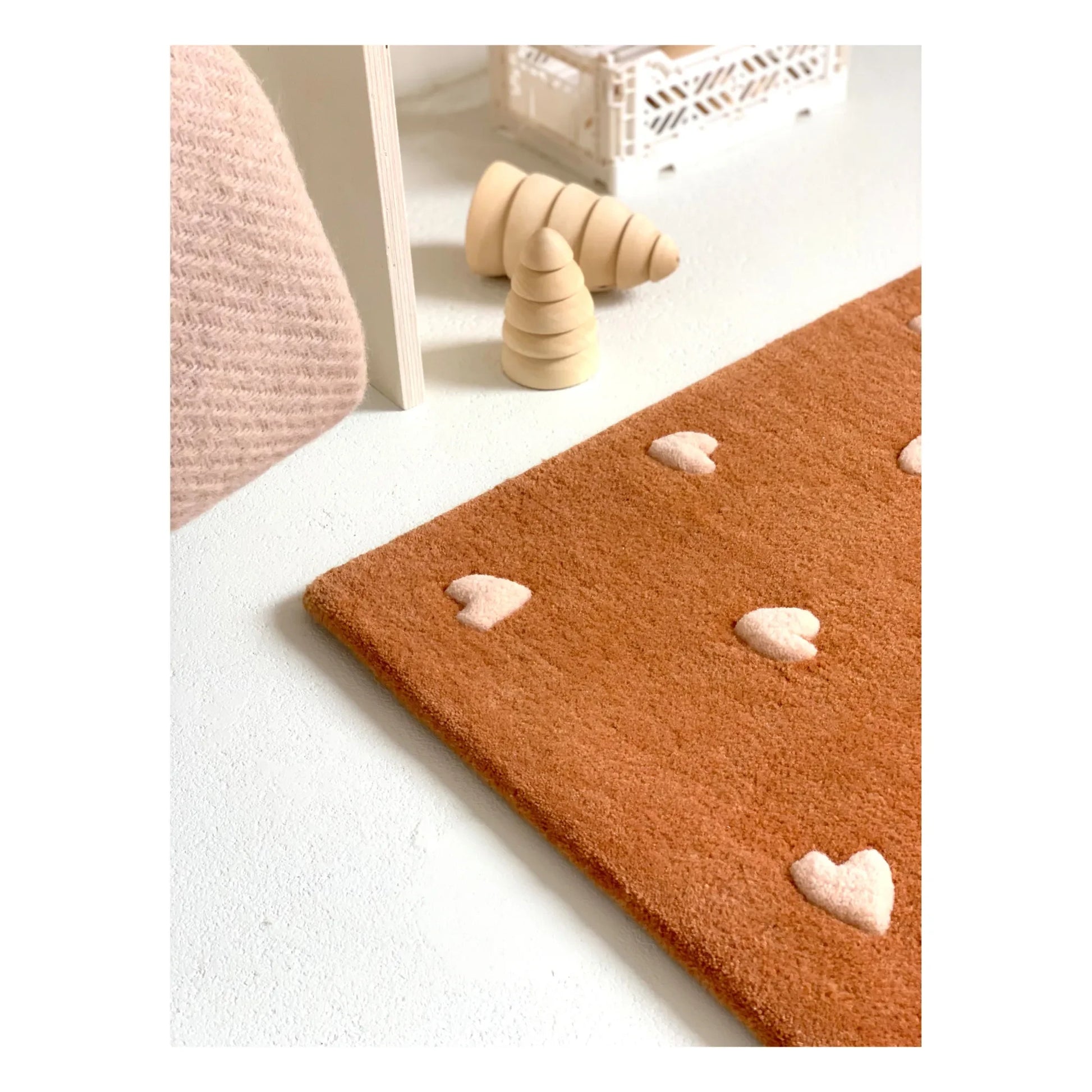 Maison Deux - Woollen Heart Rug | Brown