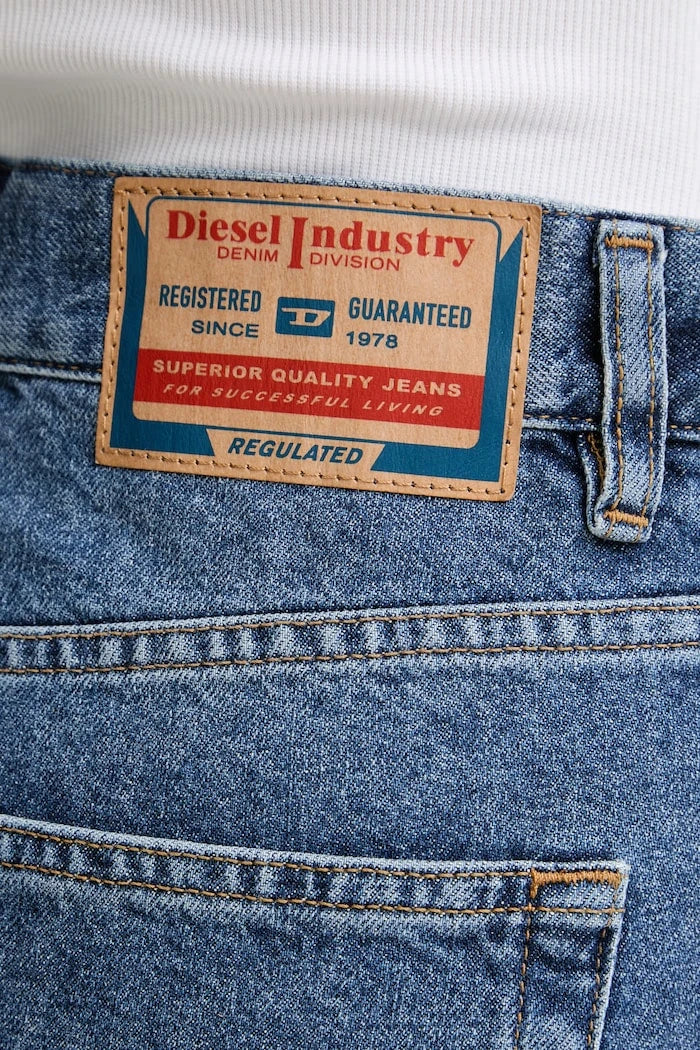 Diesel kadın denim kısa şort DE-HELIOS