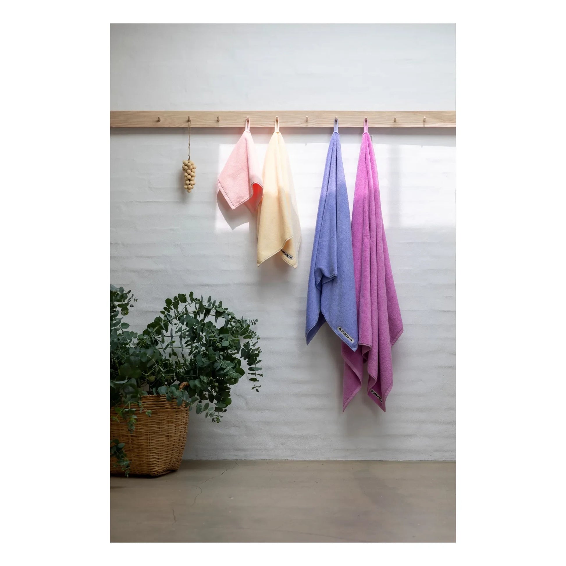 Bongusta - Naram bath towel | Fuchsia