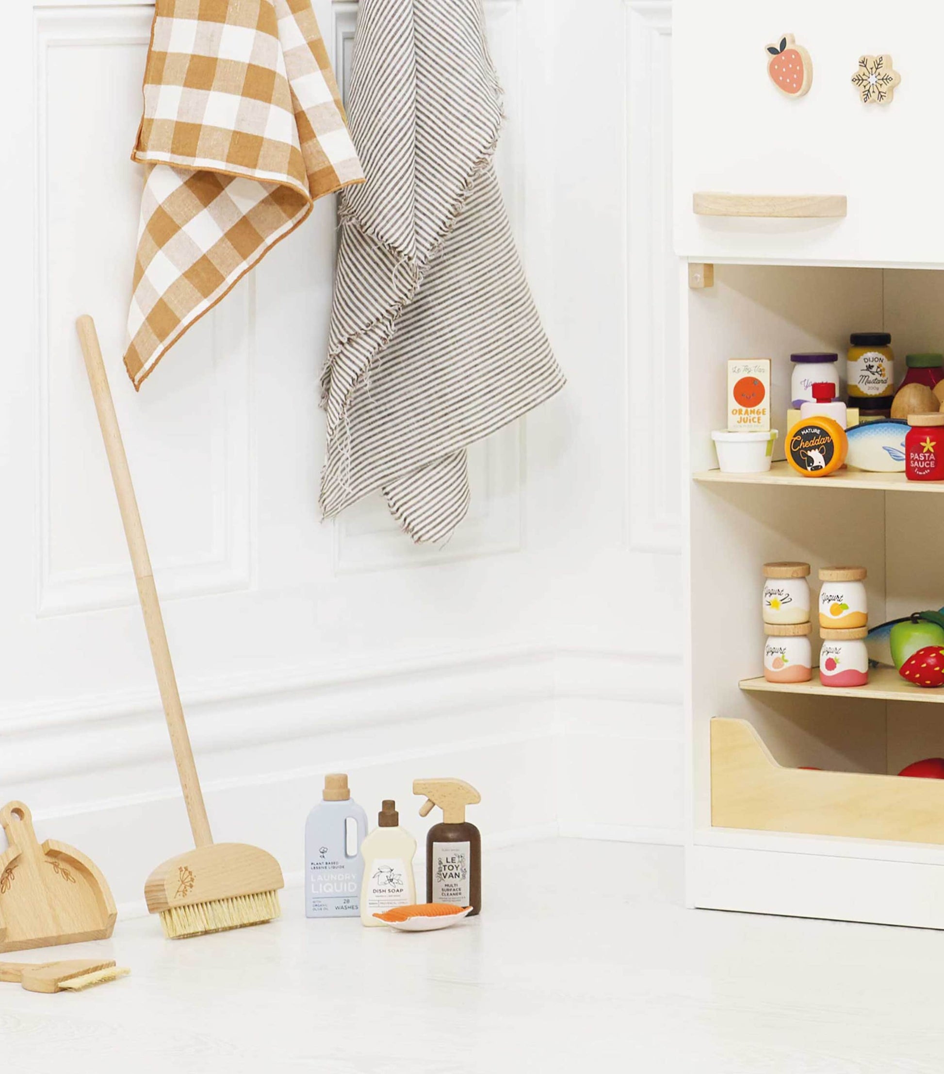 Le Toy Van Eco-Friendly Cleaning Set