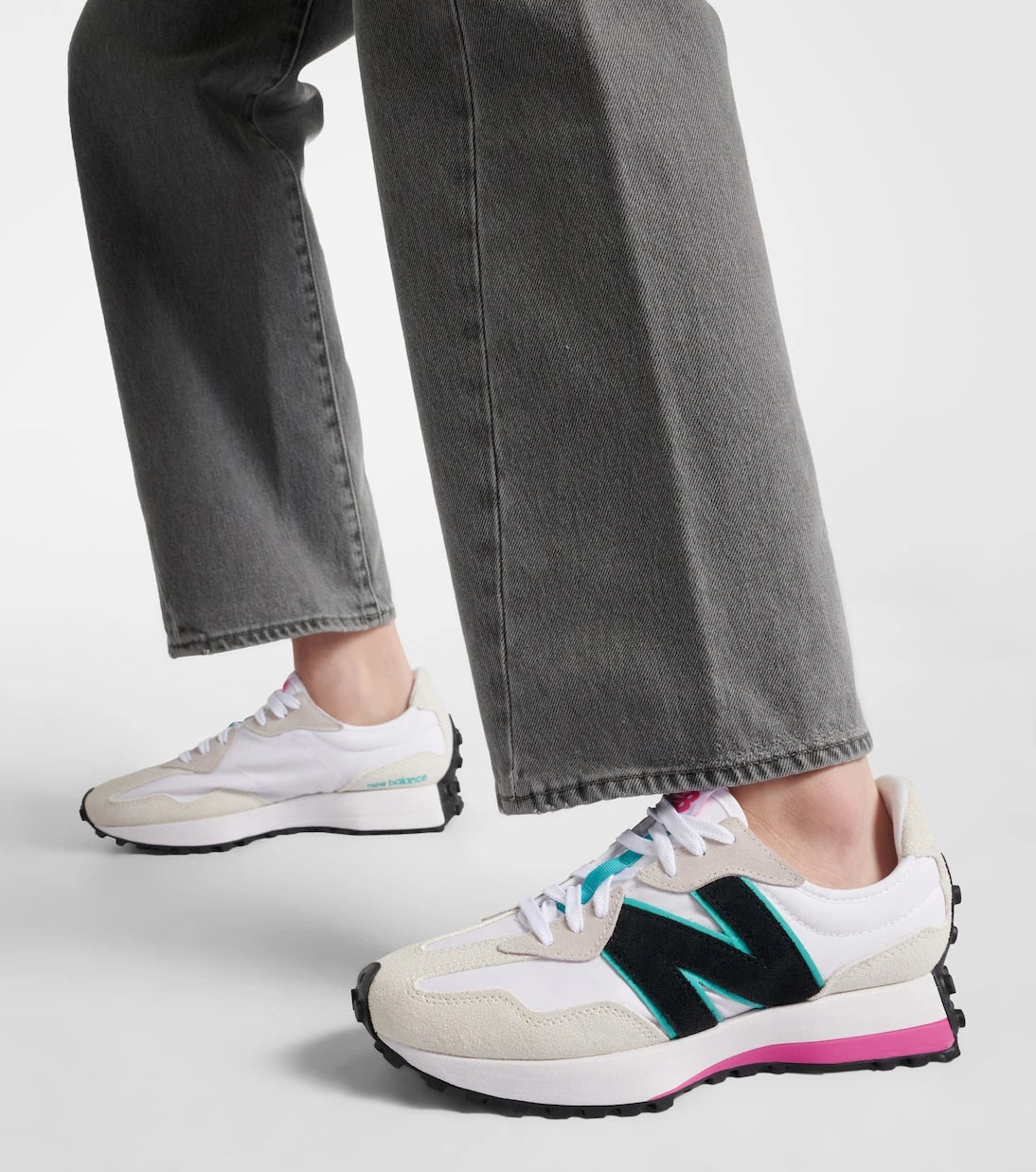 New Balance - حذاء سنيكرز 327 مزين بالجلد السويدي