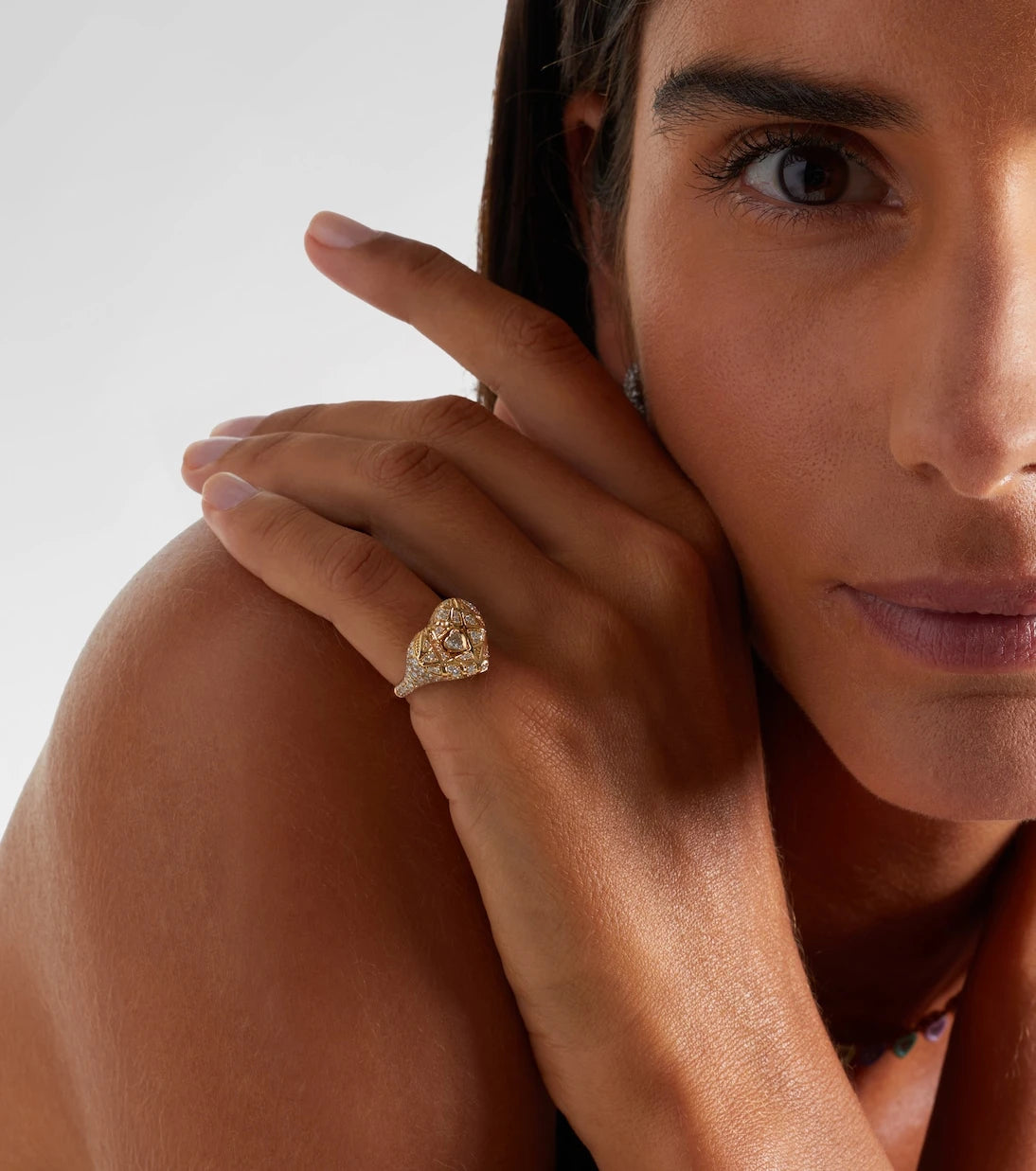Kamyen - 18kt gold pinky ring with diamonds