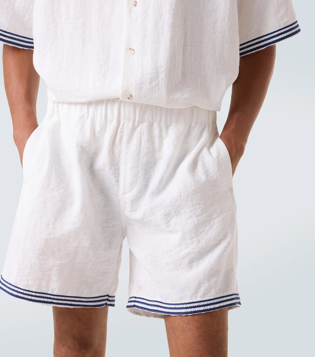 Commas - Embroidered shorts