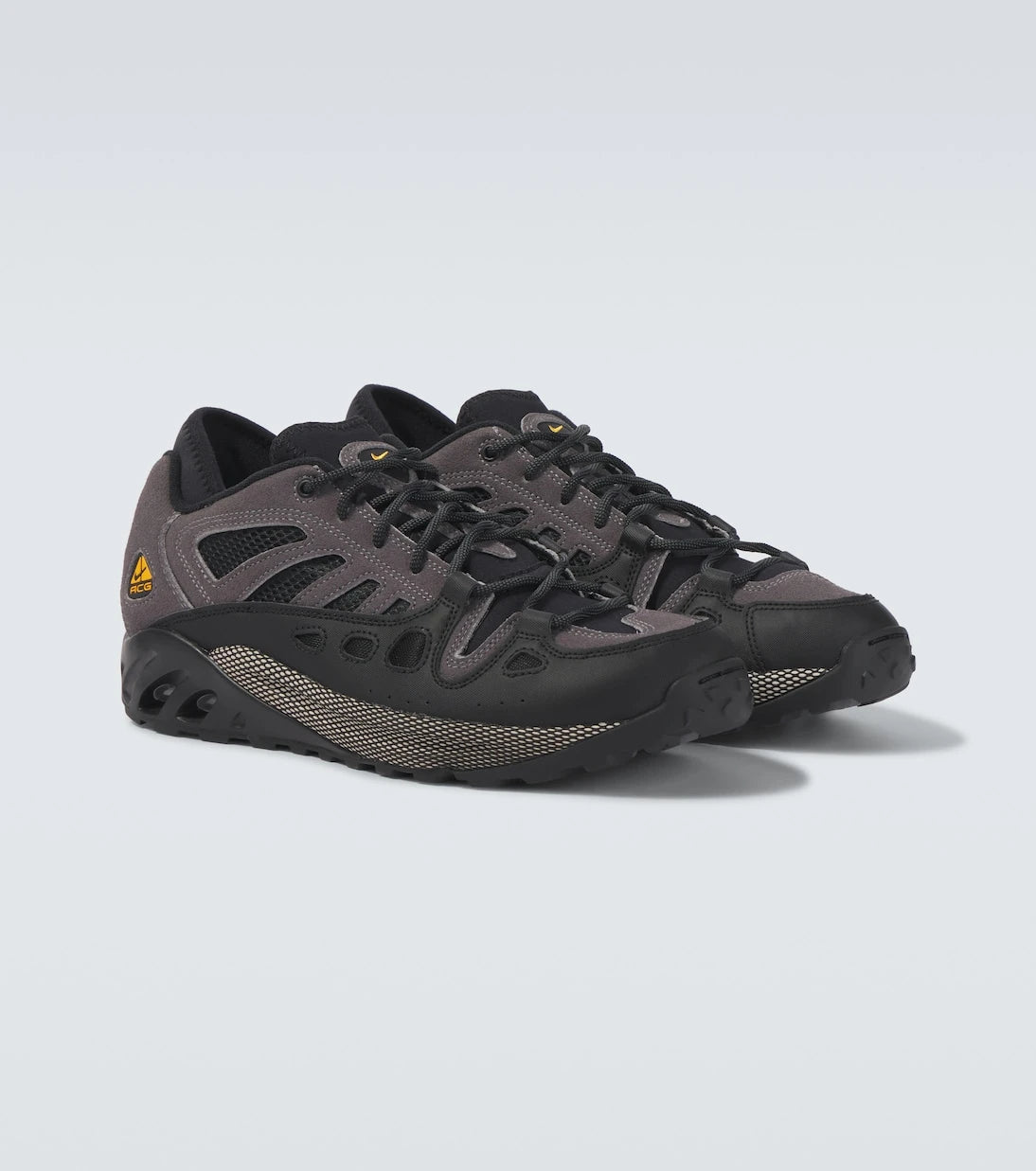 Nike - حذاء سنيكرز ACG Air Exploraid بحواف جلدية