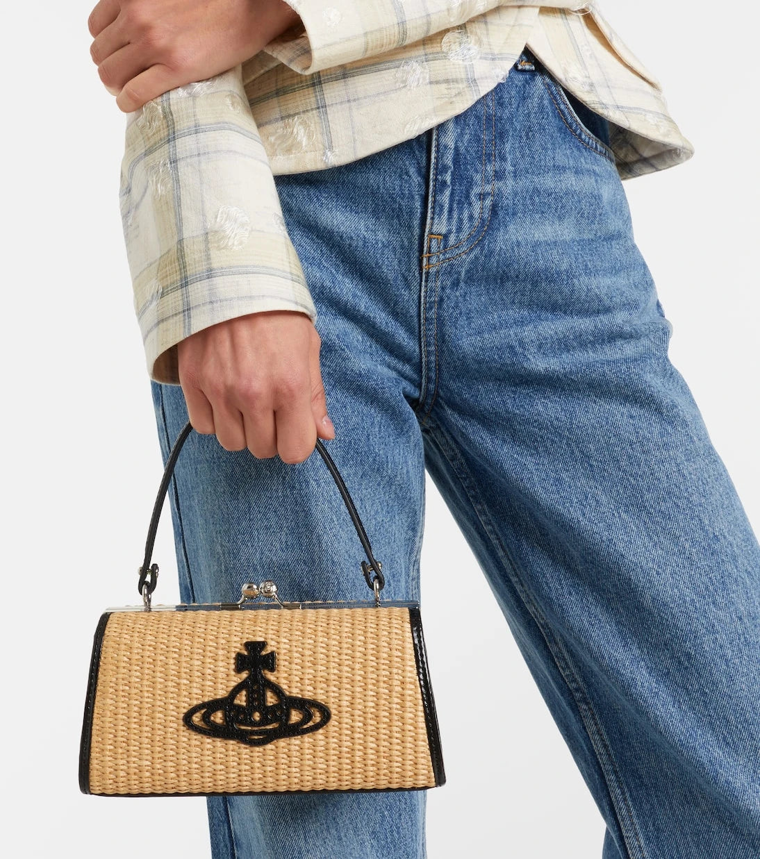 Vivienne Westwood - حقيبة يد علوية Doll XL بتأثير الرافيا