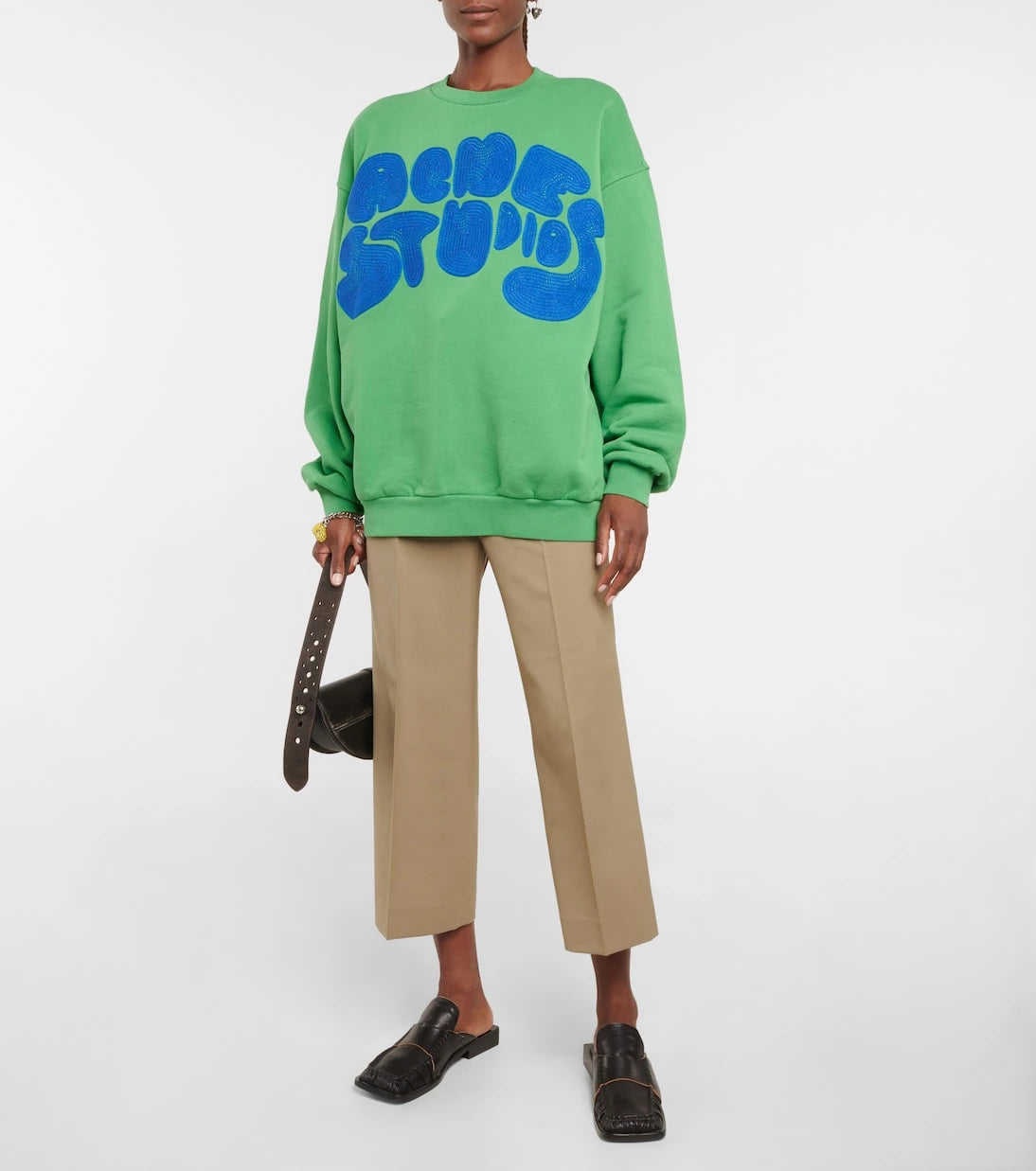 Acne Studios - بنطال قصير مطوي بقصة خصر مرتفعة
