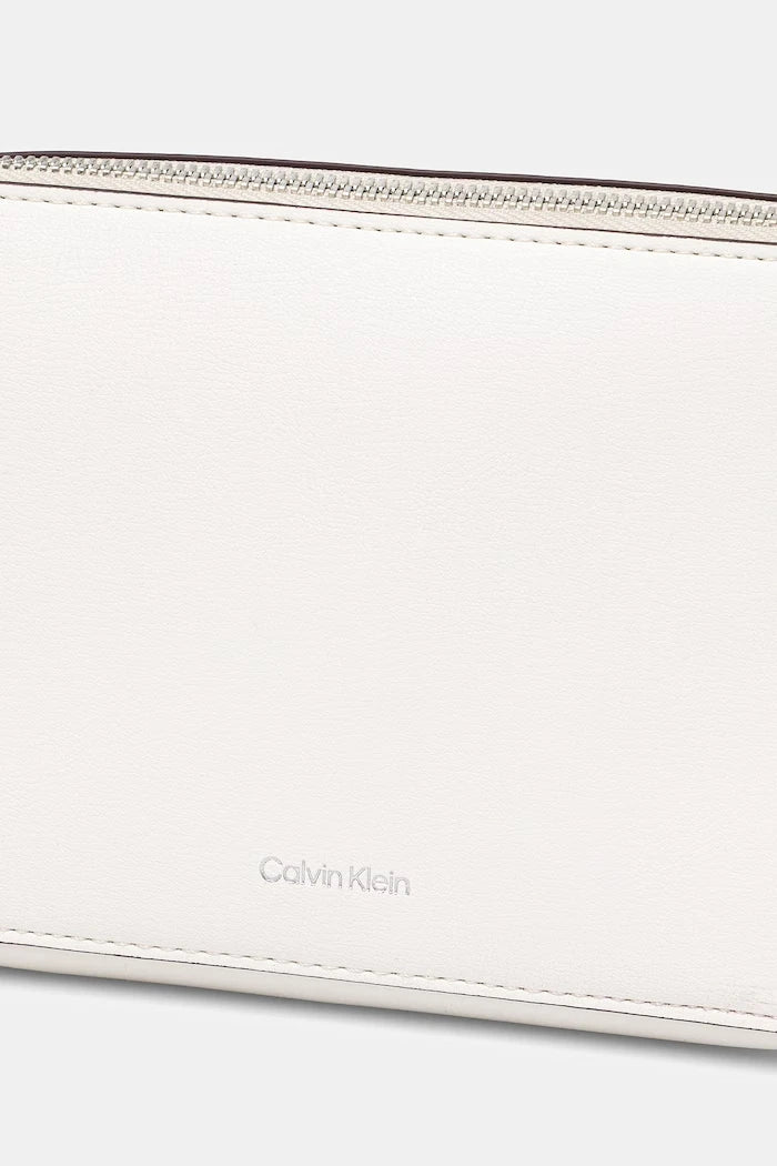 Calvin Klein kadın suni deri çapraz çanta