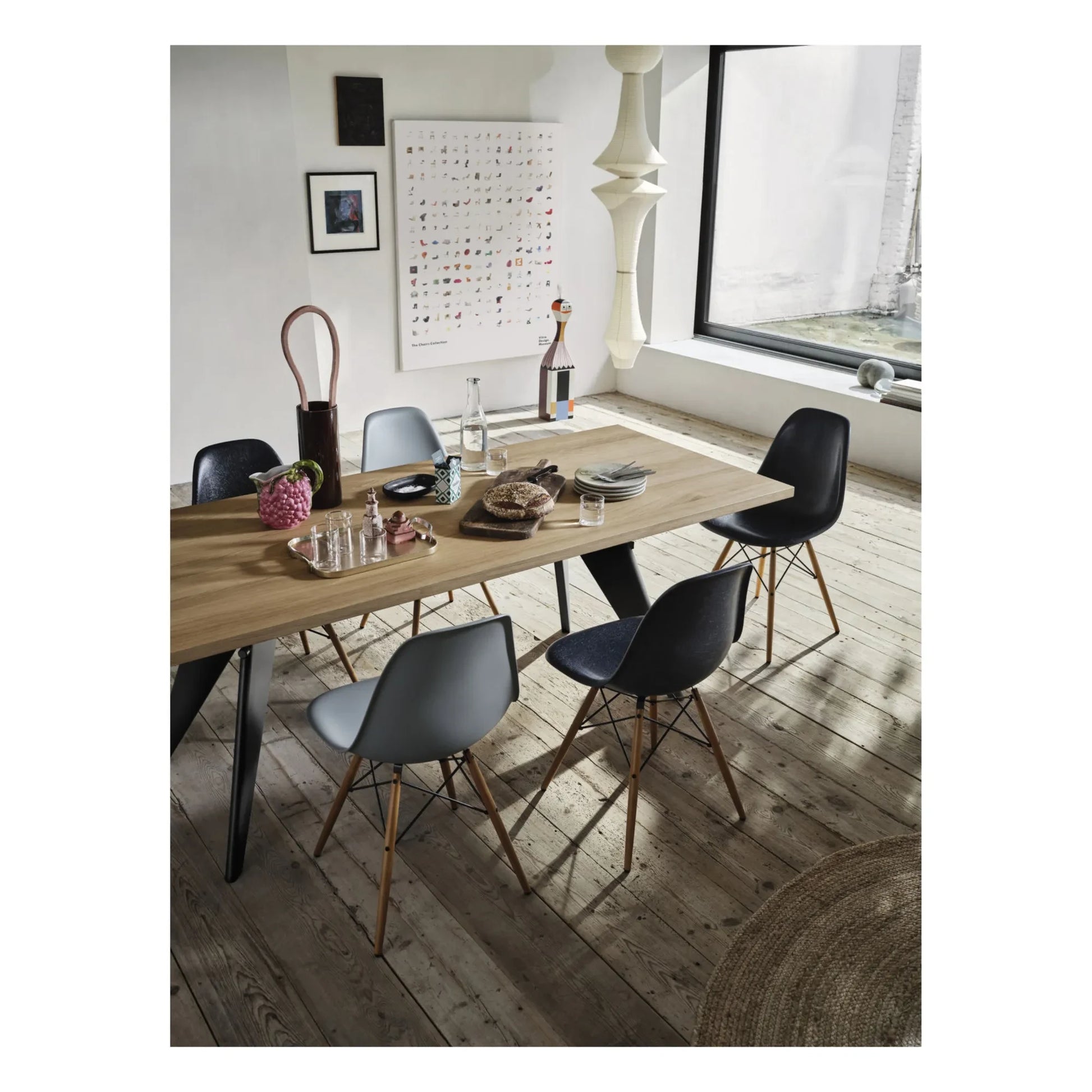 Vitra - DSW plastic chair - maple base - Charles &amp; Ray Eames | Black