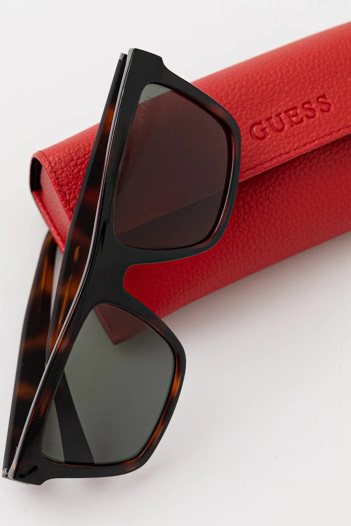 Слънчеви очила Guess
