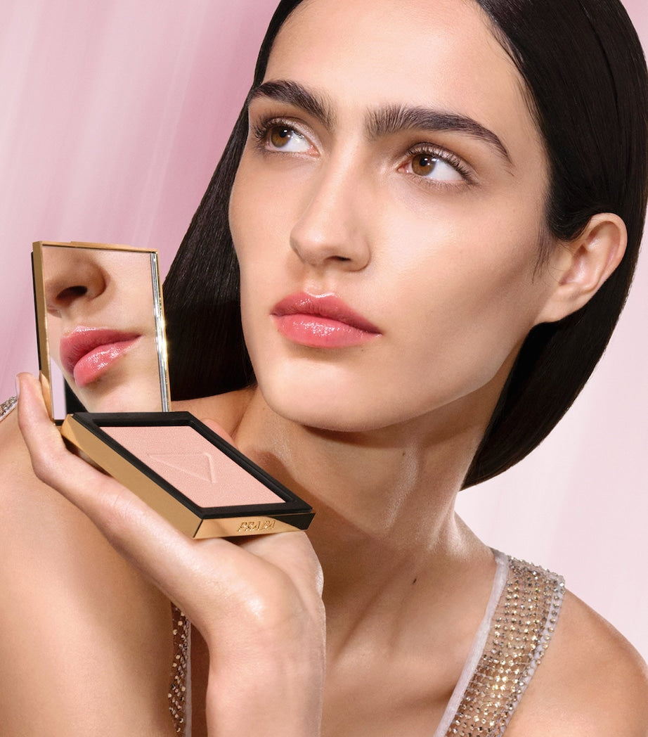 Light Glowing Highlighting Powder