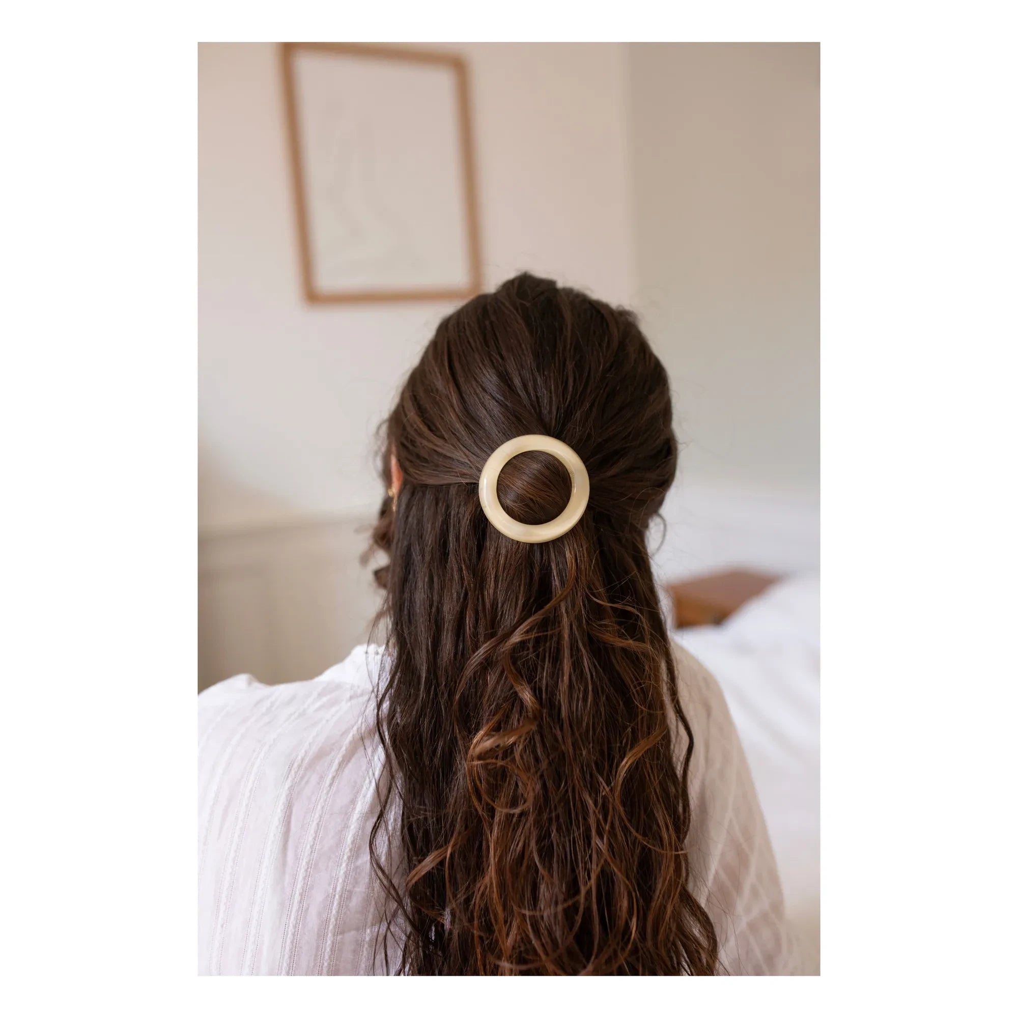 Bachca - Opaline round hair clip | Ivory