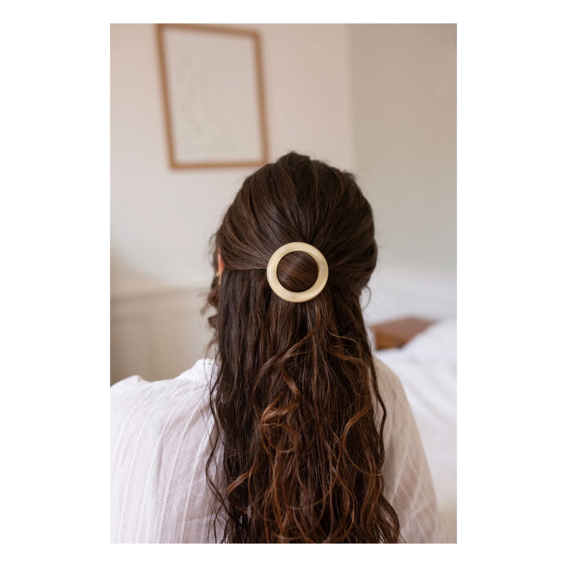 Bachca - Opaline round hair clip | Ivory