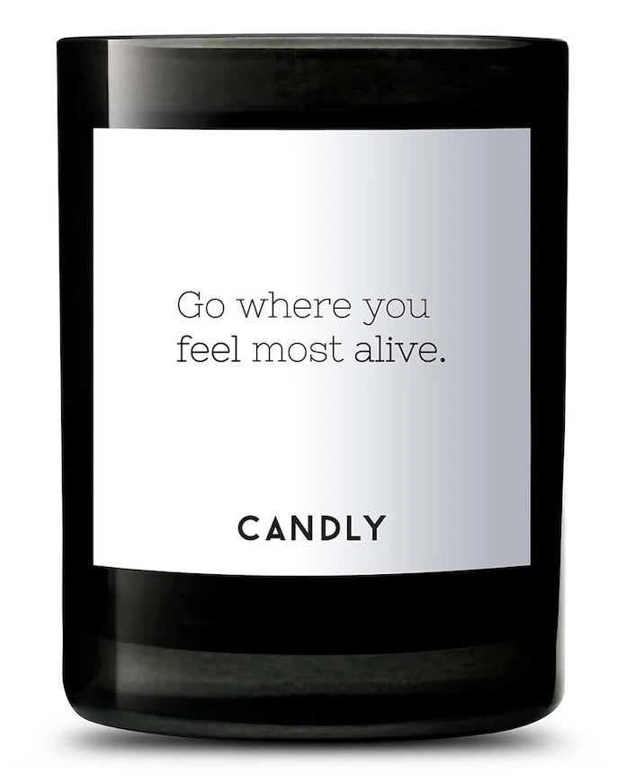 Candly Ароматна соева свещ Go where you feel most alive. 250 g