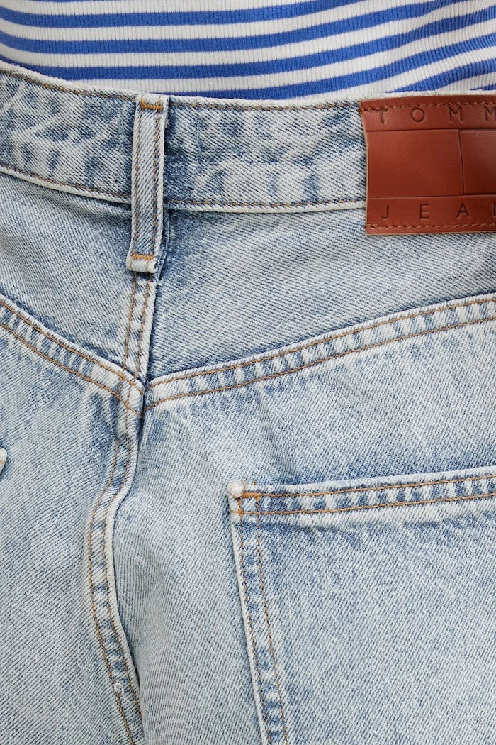 Tommy Jeans kadın denim kısa şort