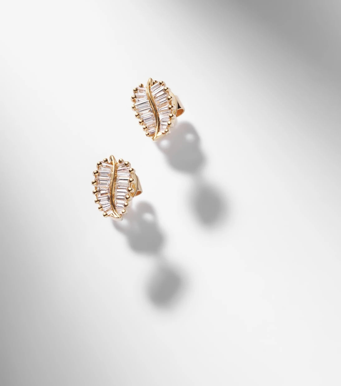 Anita Ko - Small 18kt gold earrings with diamonds